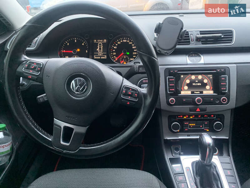 Седан Volkswagen Passat 2011 в Монастириській