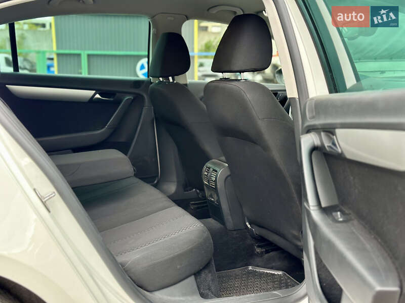 Седан Volkswagen Passat 2013 в Киеве фото 19 Седан Volkswagen Passat 2013 в Киеве