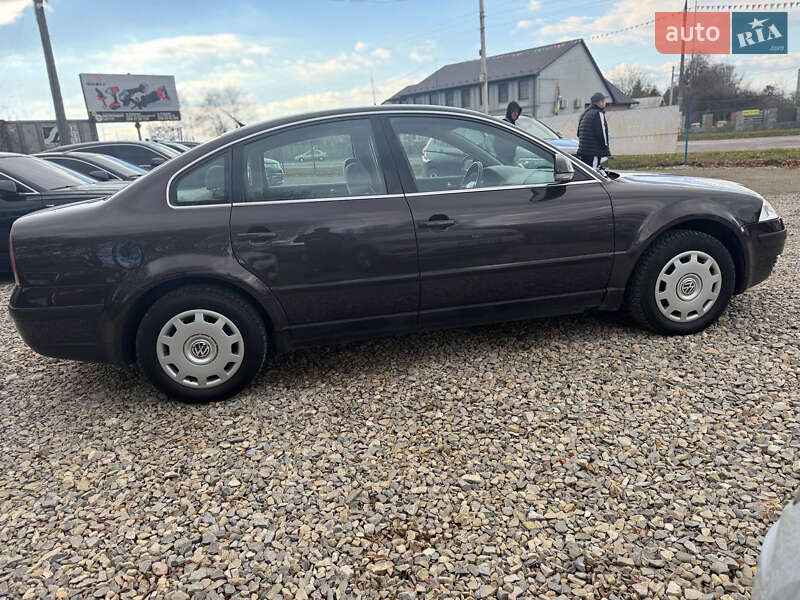Седан Volkswagen Passat 2004 в Коломые