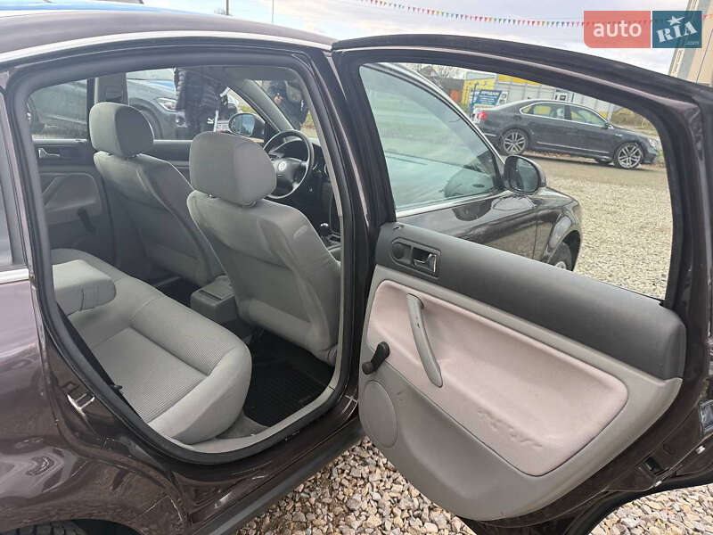 Седан Volkswagen Passat 2004 в Коломые