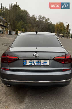 Седан Volkswagen Passat 2016 в Киеве