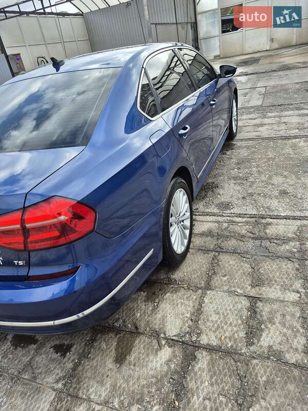 Седан Volkswagen Passat 2016 в Александрие