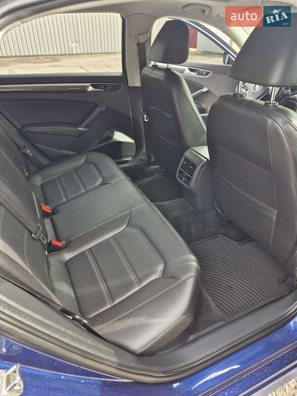 Седан Volkswagen Passat 2016 в Александрие