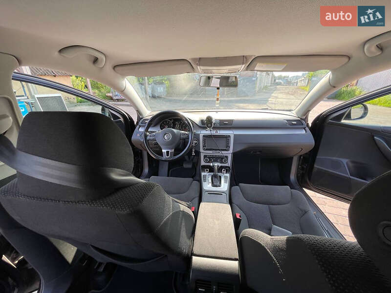 Седан Volkswagen Passat 2010 в Львове