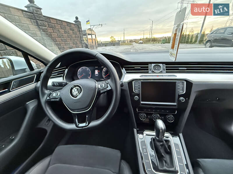 Универсал Volkswagen Passat 2015 в Ровно