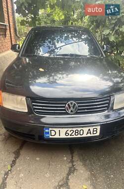 Седан Volkswagen Passat 2000 в Первомайську