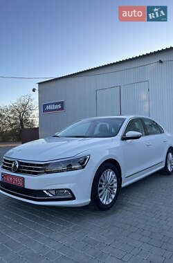 Седан Volkswagen Passat 2016 в Киеве