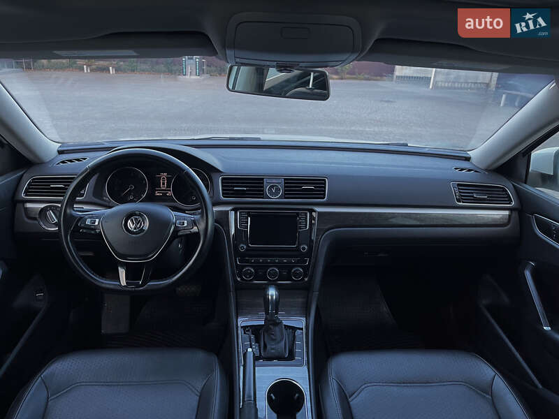 Седан Volkswagen Passat 2016 в Киеве