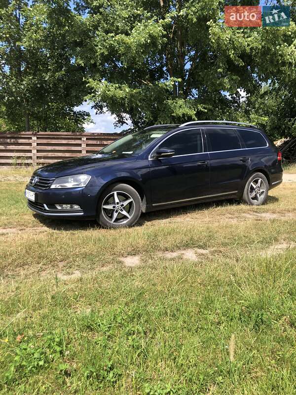 Універсал Volkswagen Passat 2011 в Ємільчиному