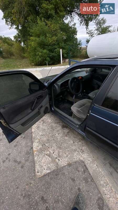 Седан Volkswagen Passat 1988 в Вишгороді