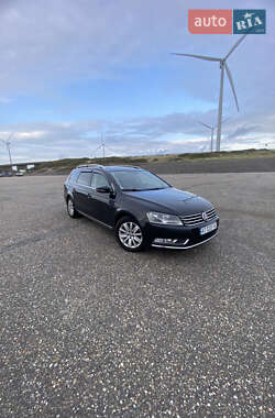 Універсал Volkswagen Passat 2011 в Надвірній