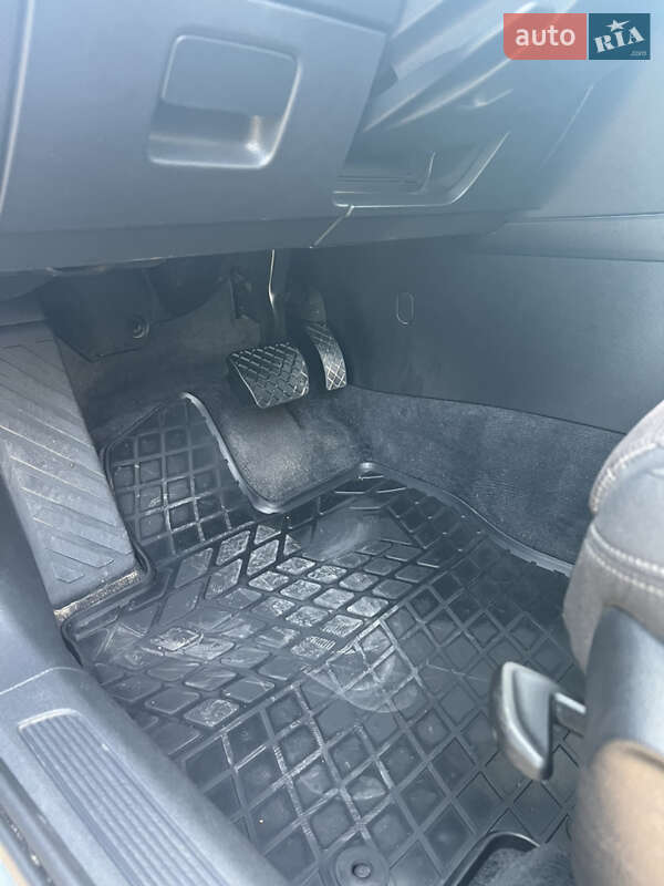 Универсал Volkswagen Passat 2015 в Львове фото 18 Универсал Volkswagen Passat 2015 в Львове