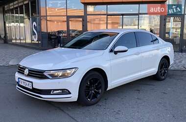 Седан Volkswagen Passat 2015 в Киеве