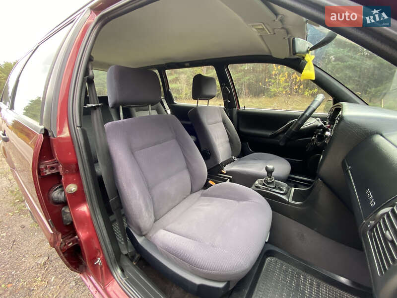 Універсал Volkswagen Passat 1996 в Харкові