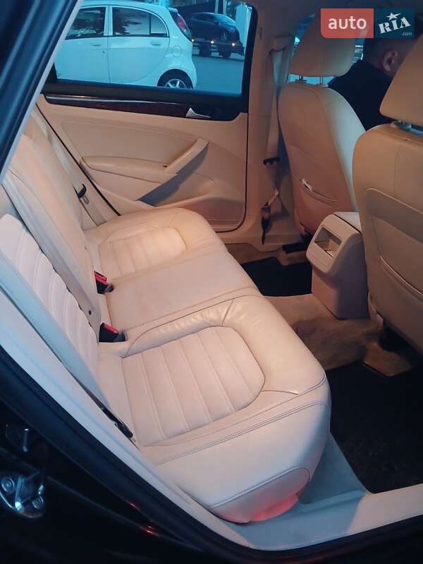Седан Volkswagen Passat 2012 в Львові