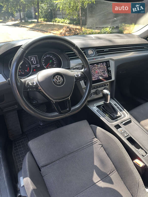 Универсал Volkswagen Passat 2018 в Киеве