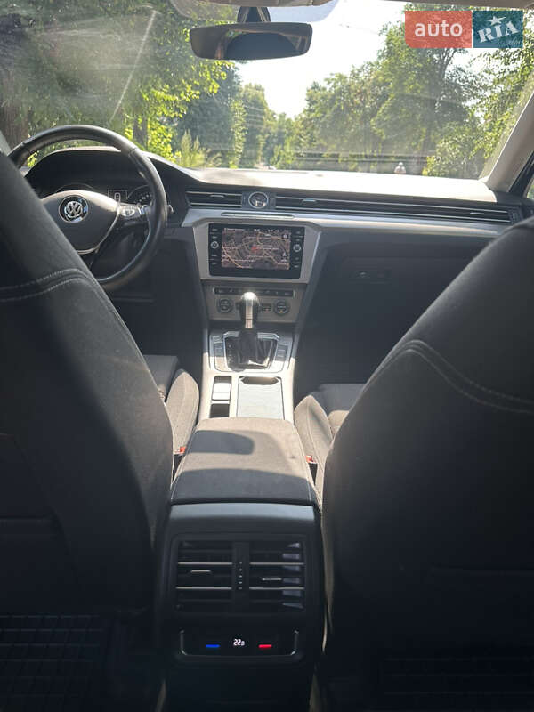 Универсал Volkswagen Passat 2018 в Киеве