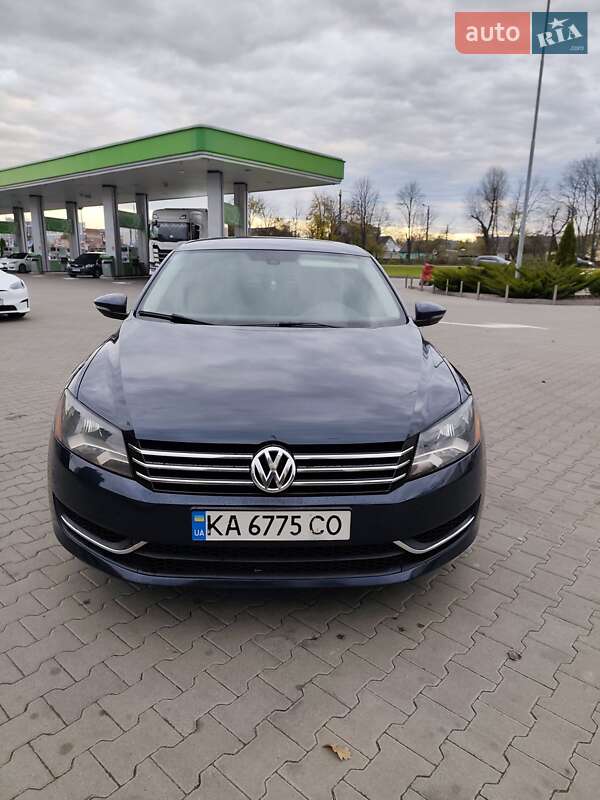 Седан Volkswagen Passat 2012 в Житомире