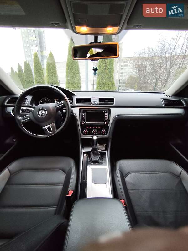 Седан Volkswagen Passat 2012 в Житомире