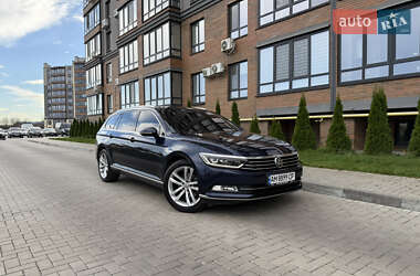 Універсал Volkswagen Passat 2017 в Житомирі