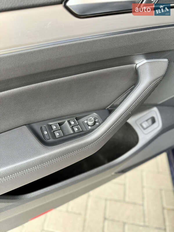 Універсал Volkswagen Passat 2017 в Житомирі