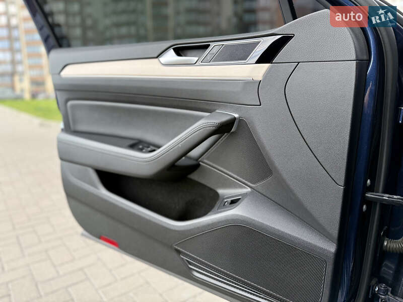 Універсал Volkswagen Passat 2017 в Житомирі