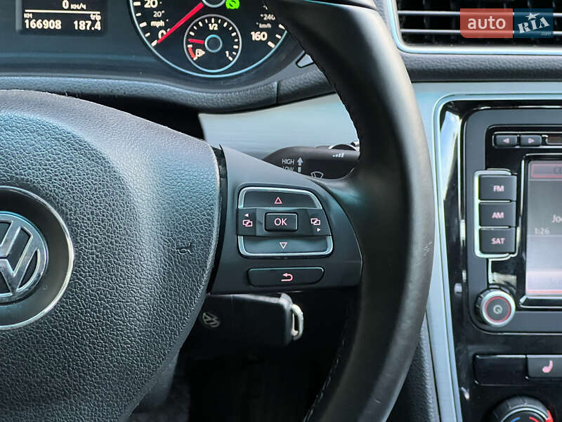 Седан Volkswagen Passat 2013 в Києві
