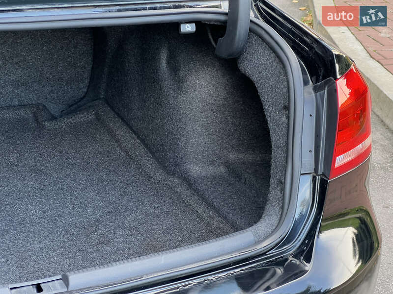 Седан Volkswagen Passat 2013 в Києві