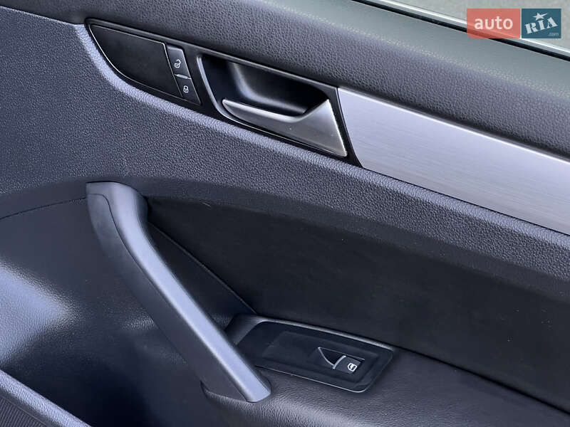 Седан Volkswagen Passat 2013 в Києві