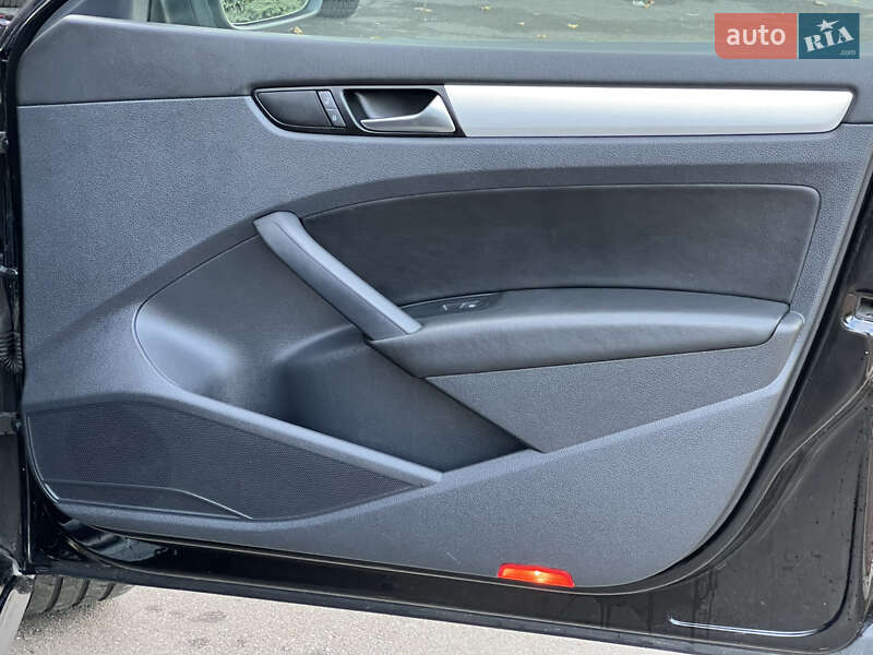 Седан Volkswagen Passat 2013 в Києві