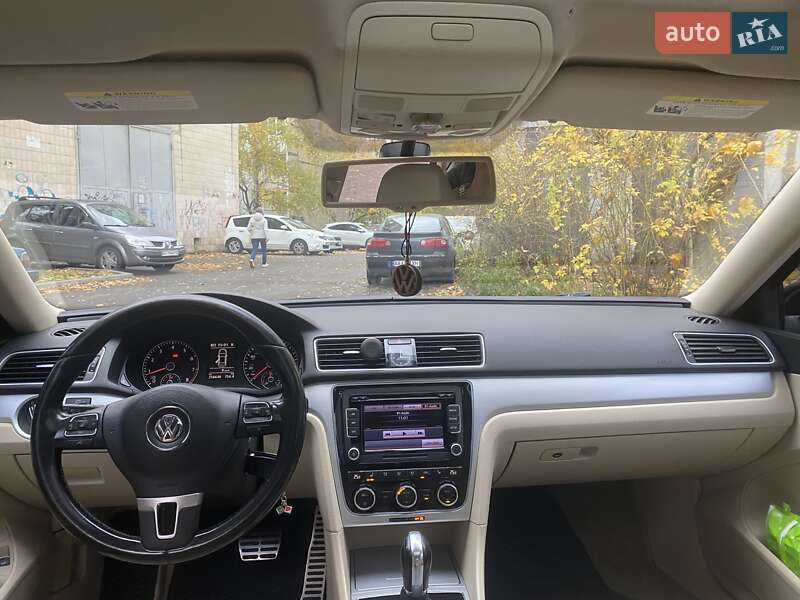Седан Volkswagen Passat 2012 в Киеве