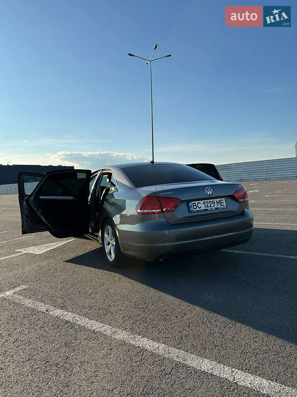 Седан Volkswagen Passat 2013 в Львові
