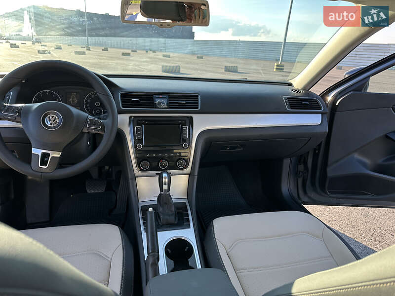 Седан Volkswagen Passat 2013 в Львові