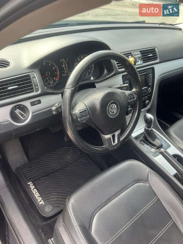 Седан Volkswagen Passat 2013 в Киеве