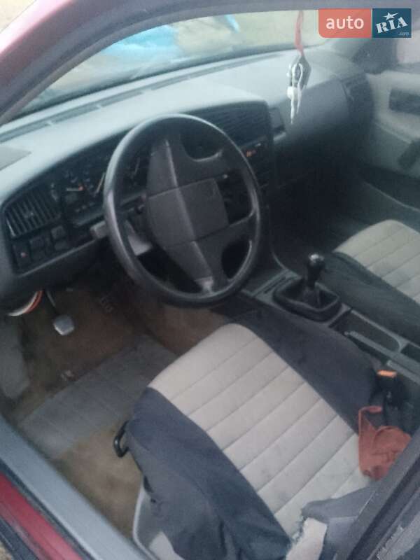 Седан Volkswagen Passat 1990 в Корнине