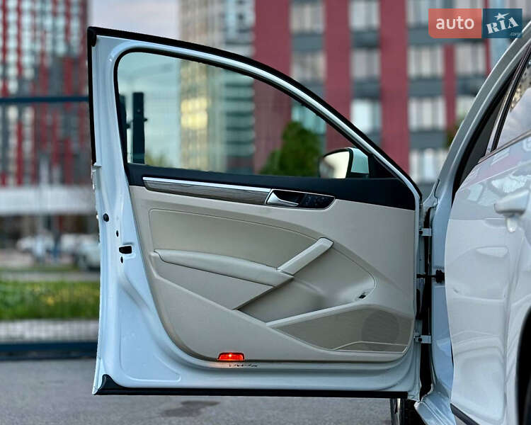 Седан Volkswagen Passat 2012 в Киеве