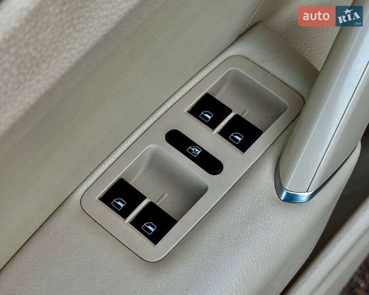 Седан Volkswagen Passat 2012 в Киеве