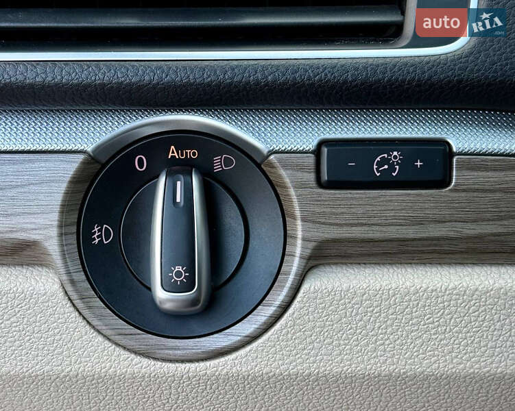 Седан Volkswagen Passat 2012 в Киеве