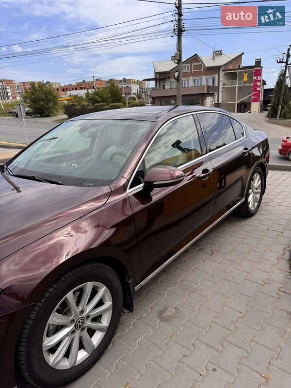 Седан Volkswagen Passat 2015 в Черновцах