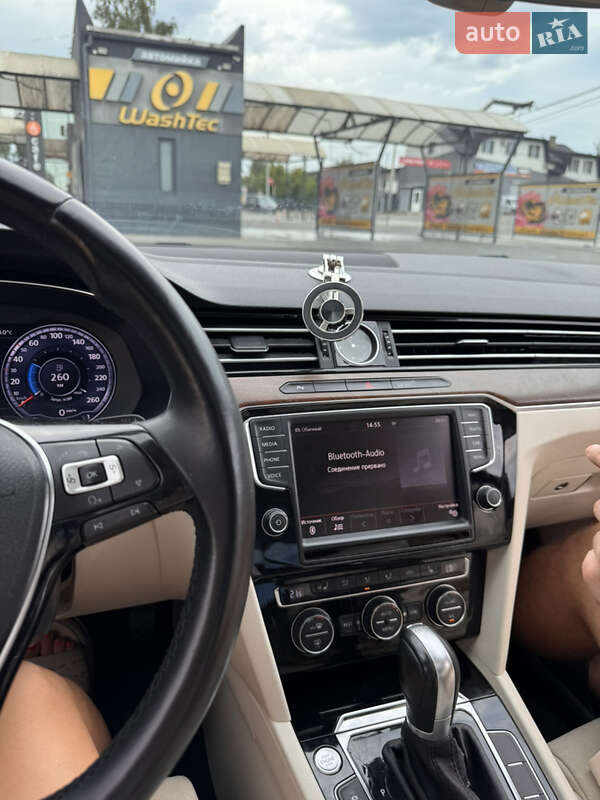 Седан Volkswagen Passat 2015 в Черновцах