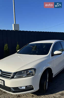 Седан Volkswagen Passat 2012 в Помічній