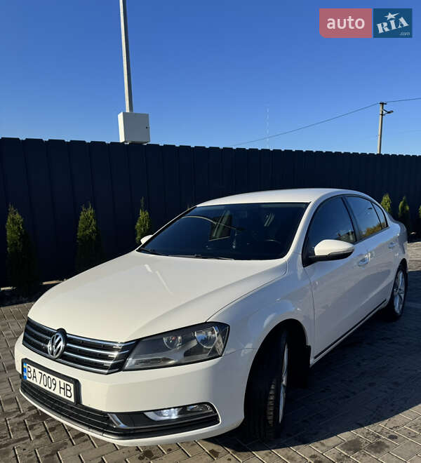 Седан Volkswagen Passat 2012 в Помічній