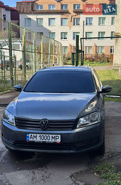 Універсал Volkswagen Passat 2013 в Житомирі
