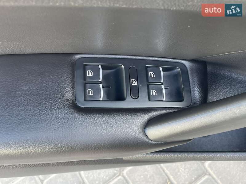 Седан Volkswagen Passat 2014 в Одесі