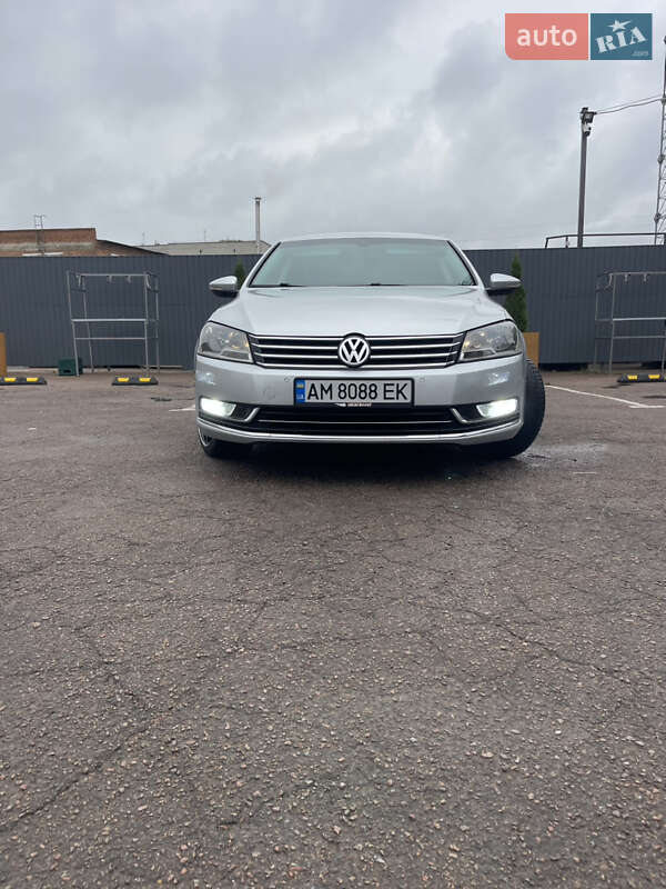 Седан Volkswagen Passat 2012 в Коростене