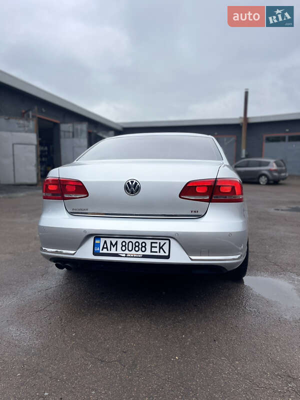 Седан Volkswagen Passat 2012 в Коростене