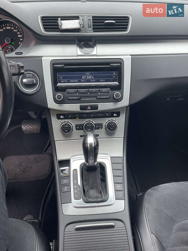 Седан Volkswagen Passat 2012 в Коростене