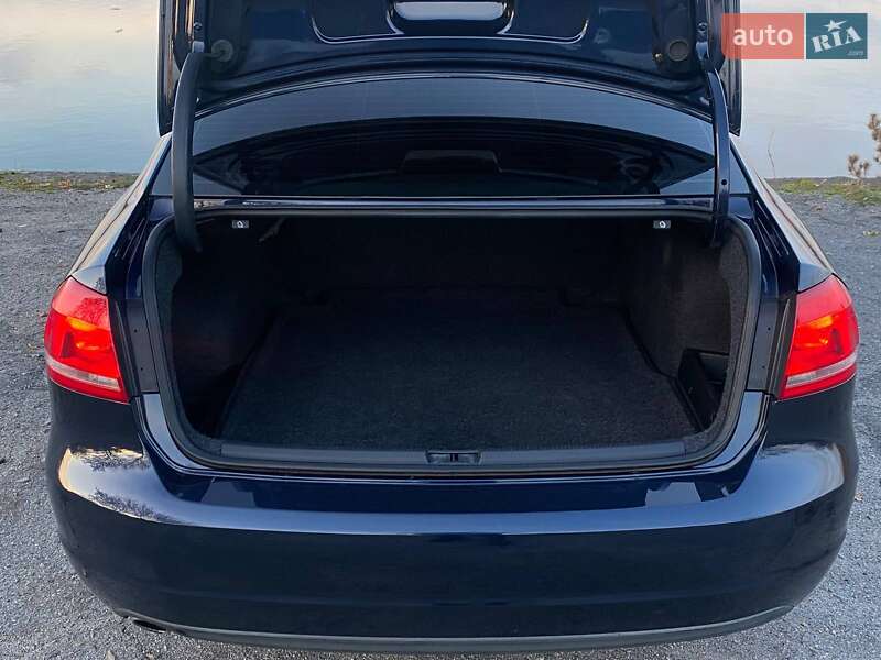 Седан Volkswagen Passat 2012 в Днепре
