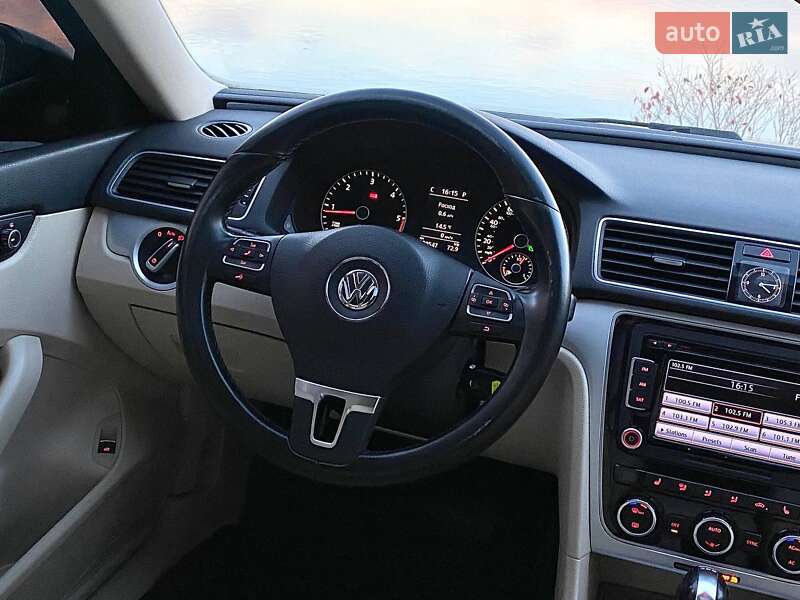 Седан Volkswagen Passat 2012 в Днепре