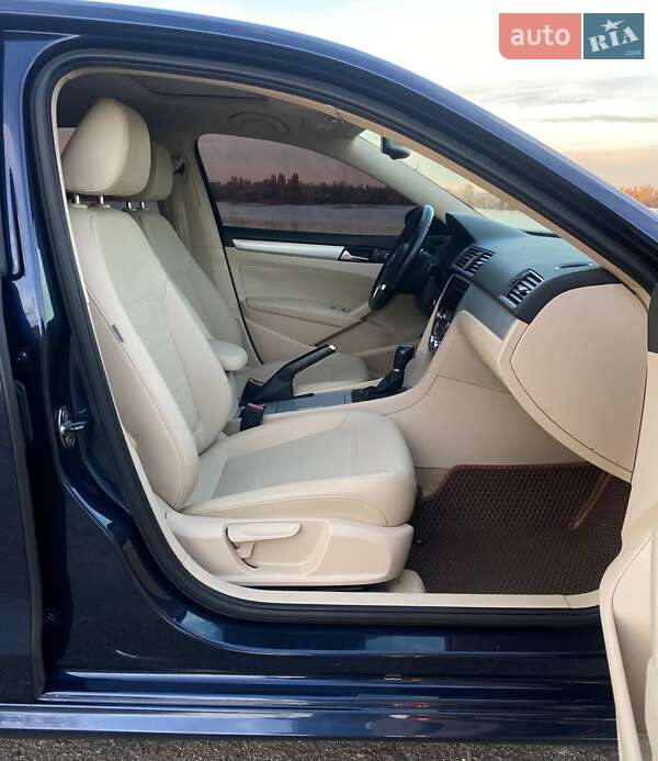 Седан Volkswagen Passat 2012 в Днепре